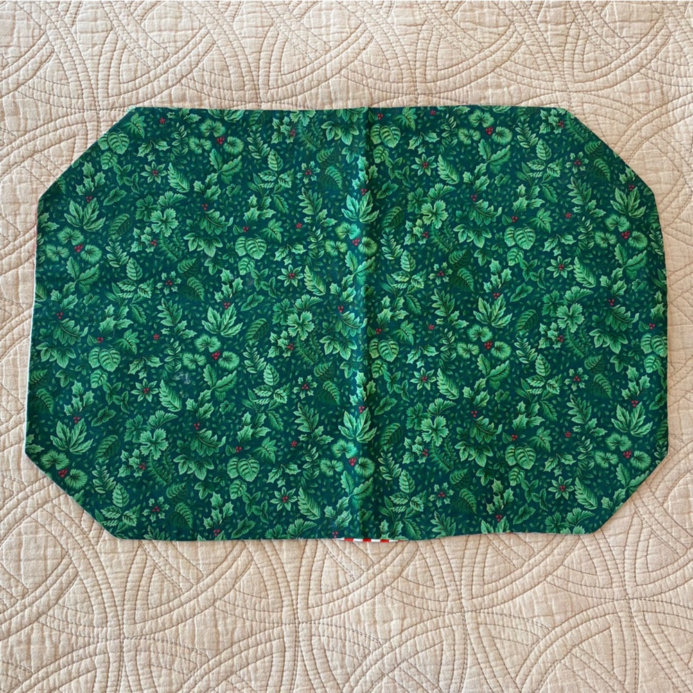 Vintage Handmade Reversible Christmas|Holiday Themed Placemats Set of 4 - Picture 2 of 3